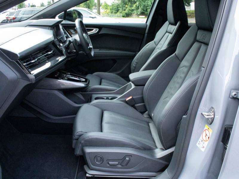 Audi Q4 E Tron   Registered:2022(71)