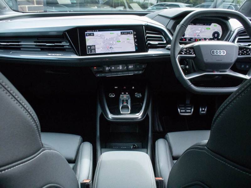 Audi Q4 E Tron   Registered:2022(71)