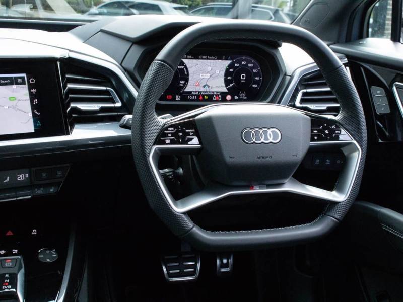 Audi Q4 E Tron   Registered:2022(71)