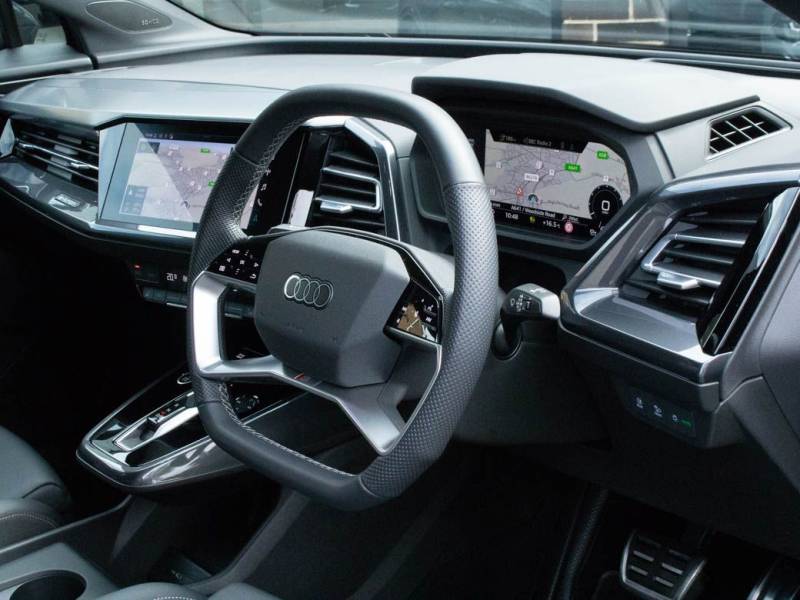 Audi Q4 E Tron   Registered:2022(71)