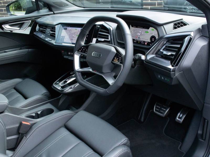 Audi Q4 E Tron   Registered:2022(71)