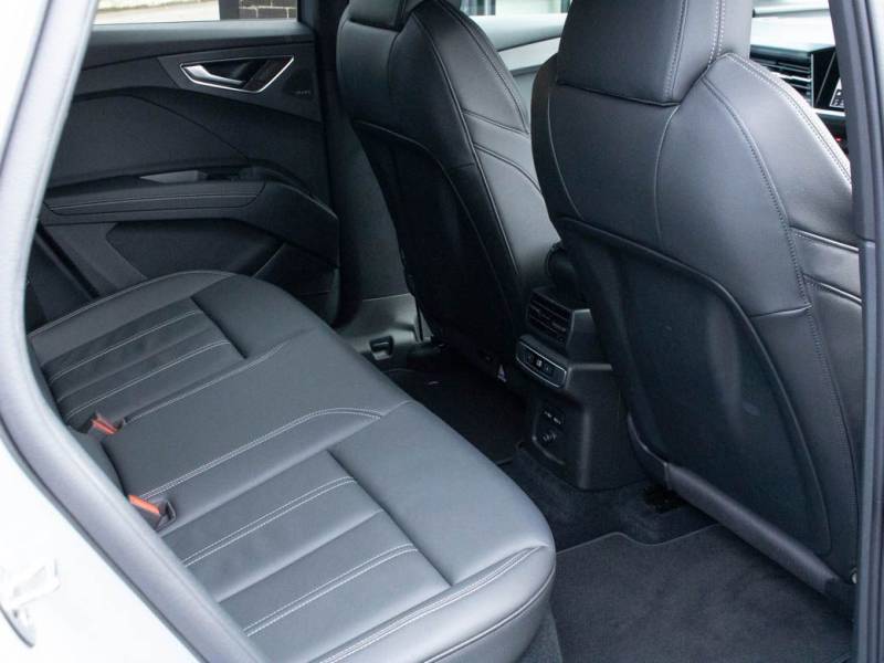 Audi Q4 E Tron   Registered:2022(71)