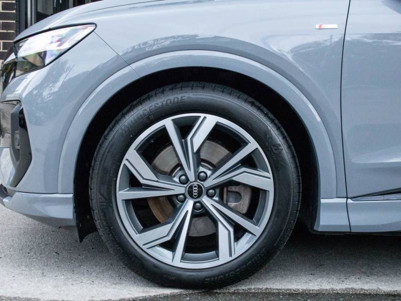 Audi Q4 E Tron   Registered:2022(71)