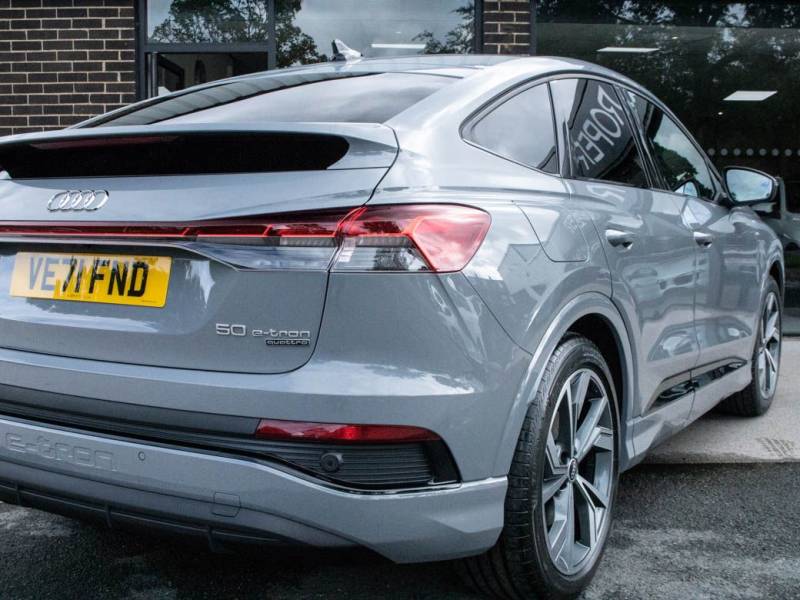 Audi Q4 E Tron   Registered:2022(71)