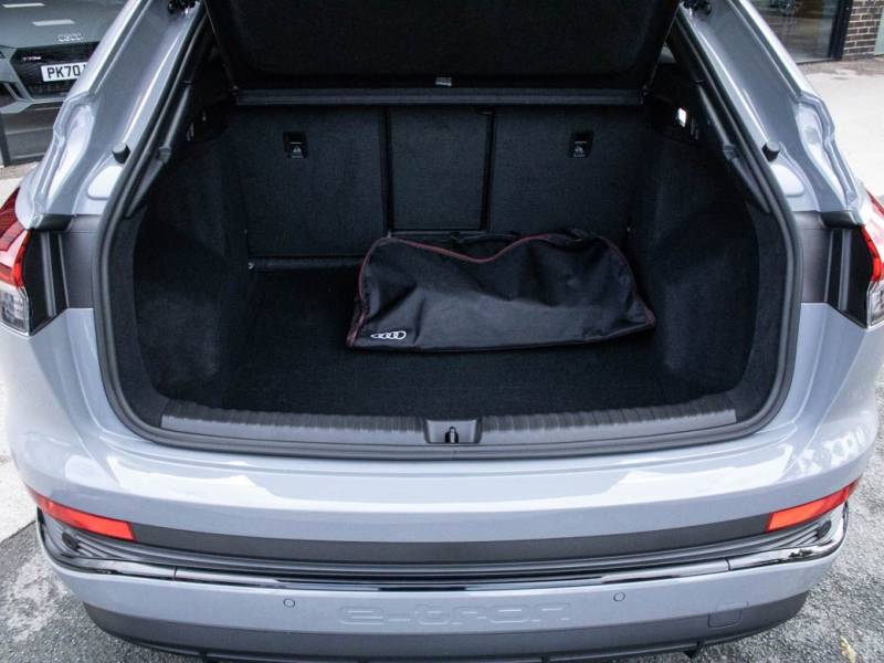 Audi Q4 E Tron   Registered:2022(71)