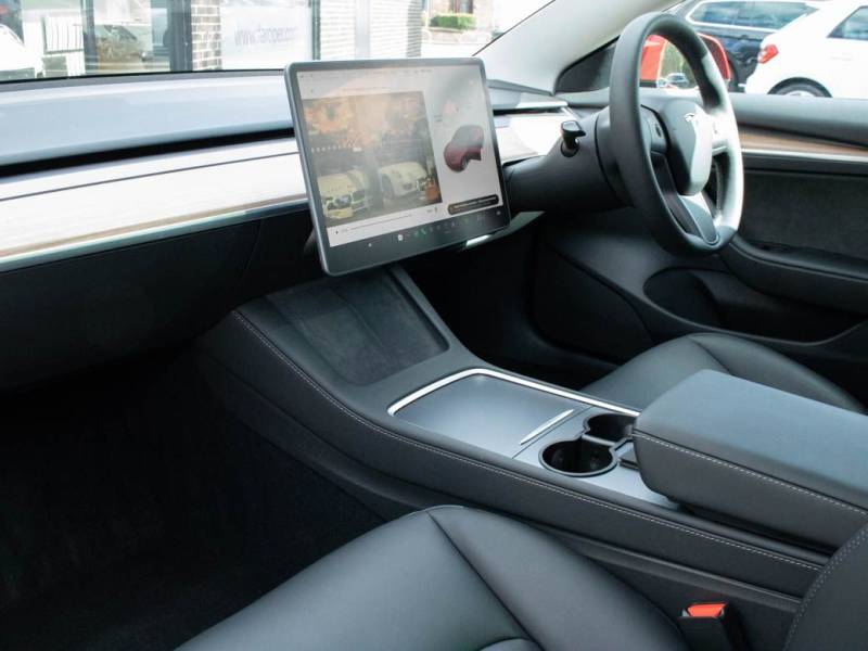 Tesla Model 3   Registered:2022(22)