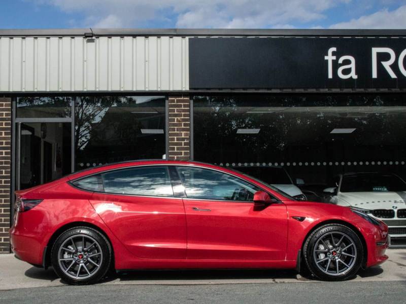 Tesla Model 3   Registered:2022(22)