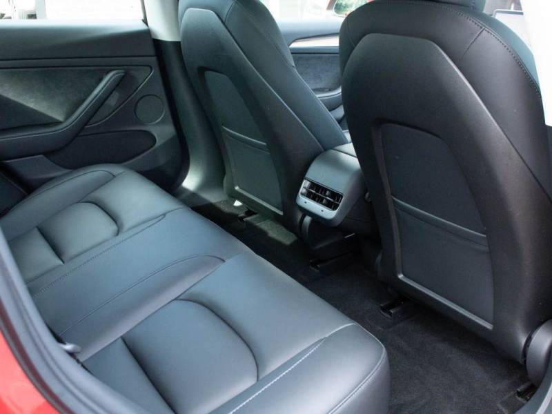 Tesla Model 3   Registered:2022(22)