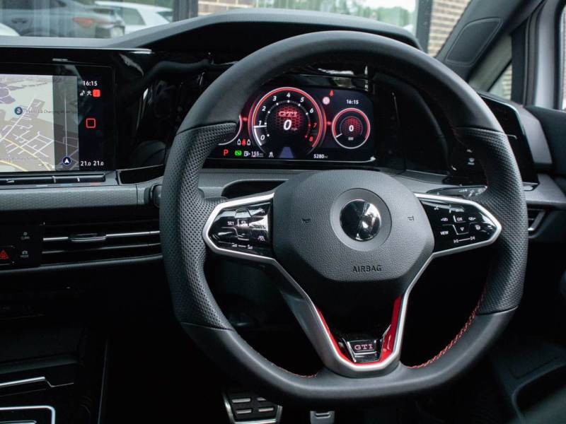 Volkswagen Golf   Registered:2023(72)