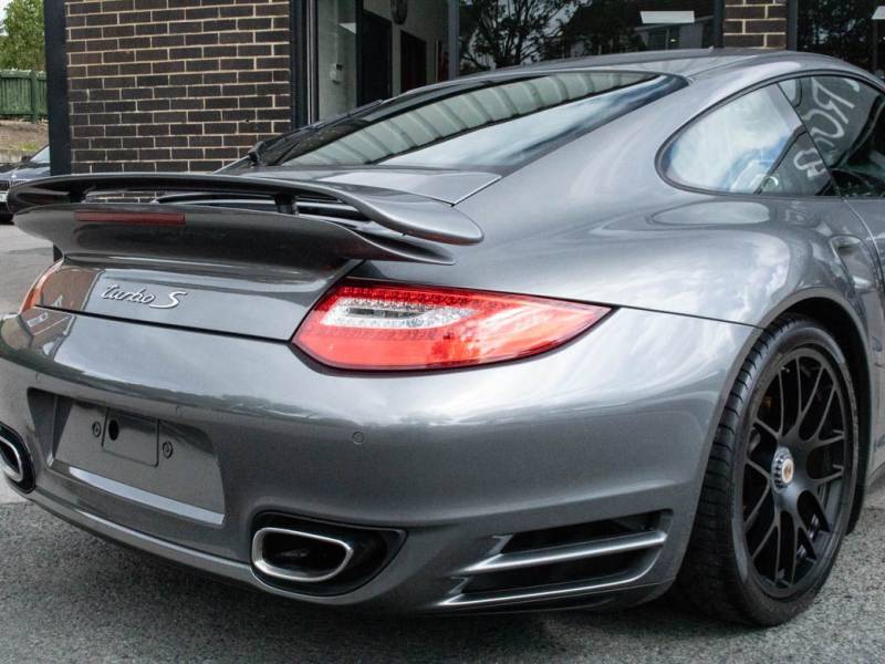 Porsche 911   Registered:2010(10)