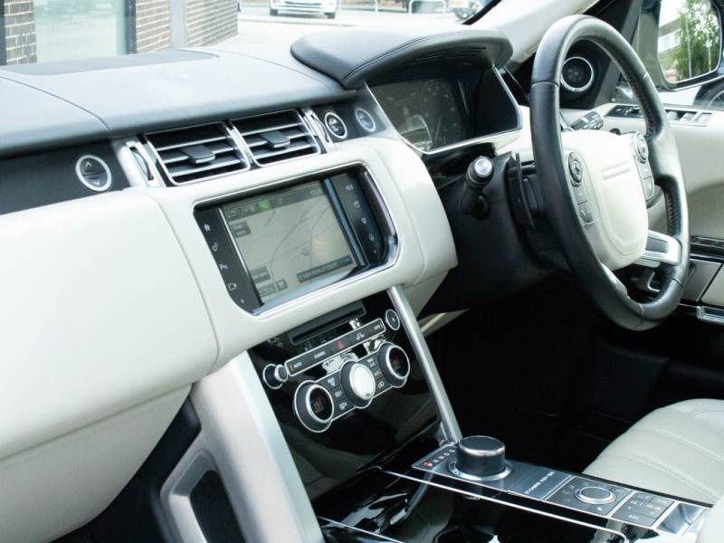 Land Rover Range Rover   Registered:2015(65)