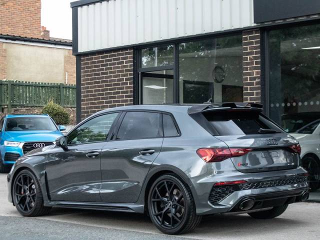 2022 Audi RS3 2.5 TFSI Sportback Carbon Black Edition quattro S tronic 400ps