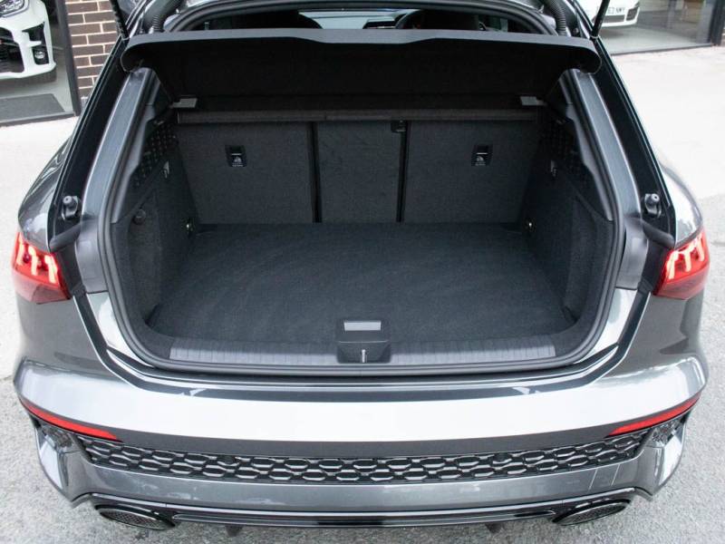 Audi RS3   Registered:2022(22)