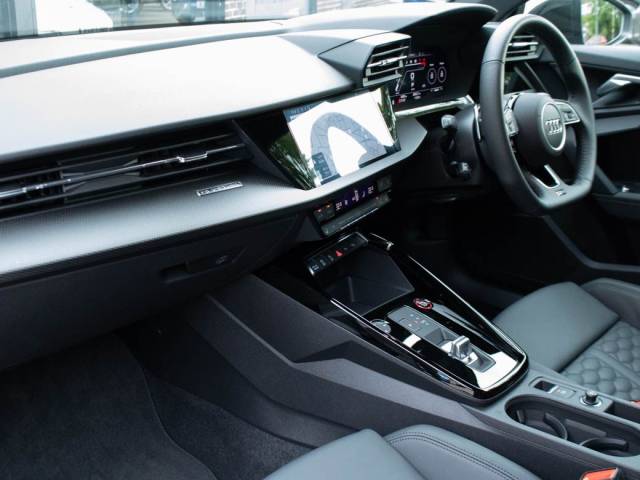 2022 Audi RS3 2.5 TFSI Sportback Carbon Black Edition quattro S tronic 400ps