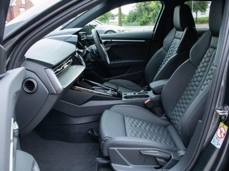 Audi RS3   Registered:2022(22)