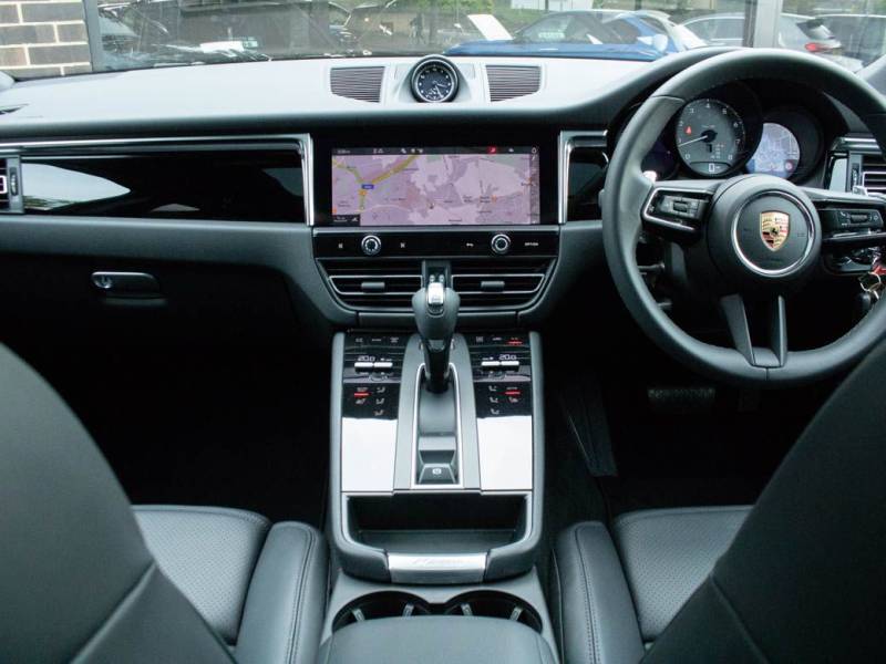 Porsche Macan   Registered:2022(72)