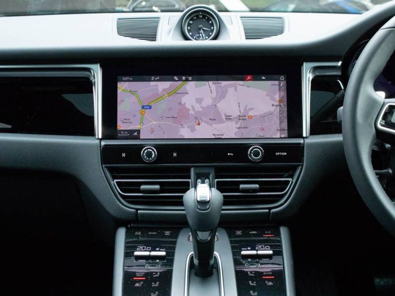 Porsche Macan   Registered:2022(72)