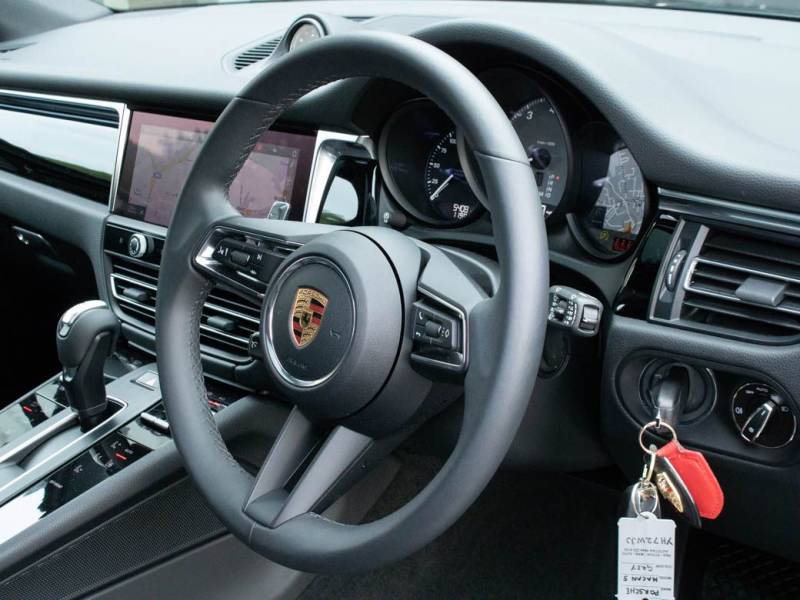 Porsche Macan   Registered:2022(72)