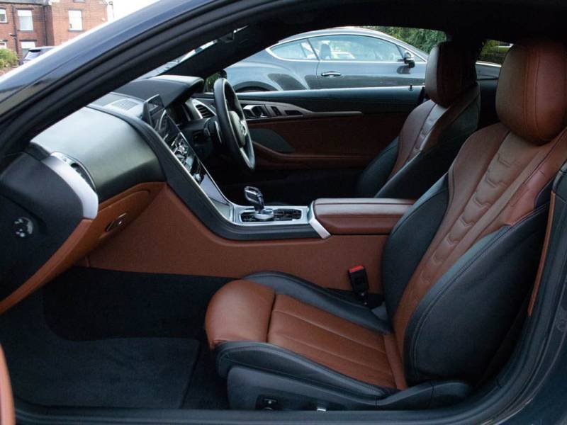 BMW 8 Series   Registered:2019(19)