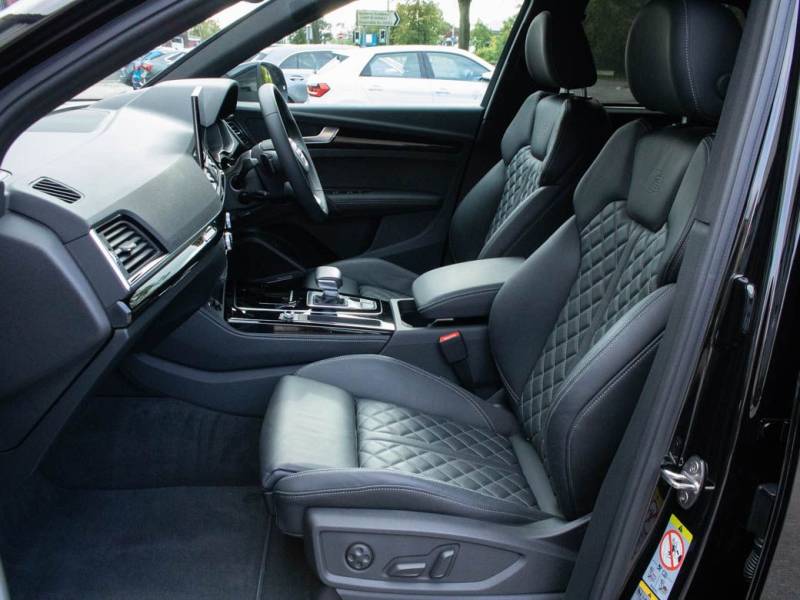 Audi Q5   Registered:2023(23)