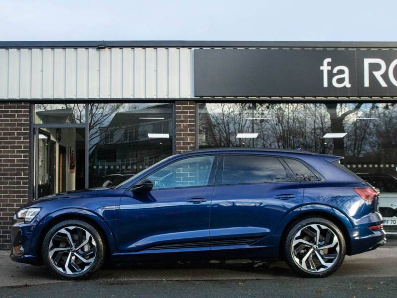 Audi E Tron   Registered:2022(72)