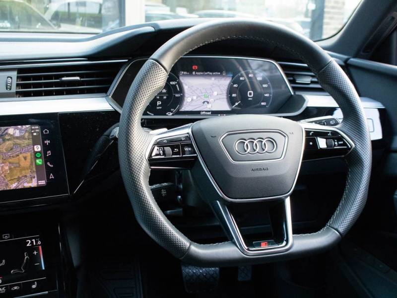 Audi E Tron   Registered:2022(72)