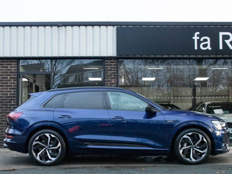 Audi E Tron   Registered:2022(72)