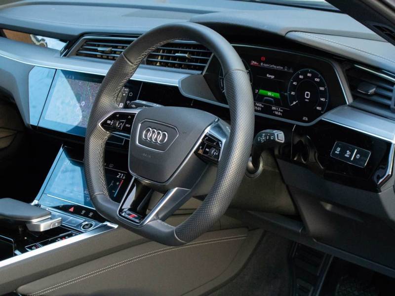 Audi E Tron   Registered:2022(72)