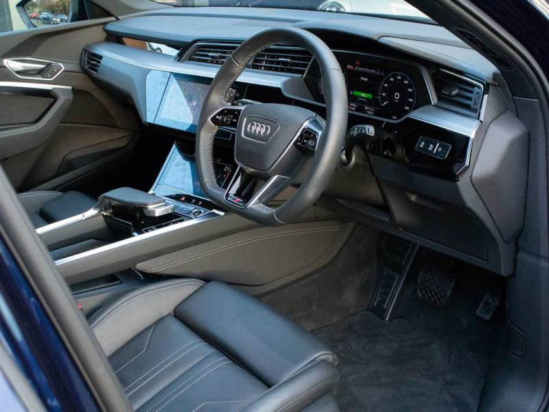 Audi E Tron   Registered:2022(72)