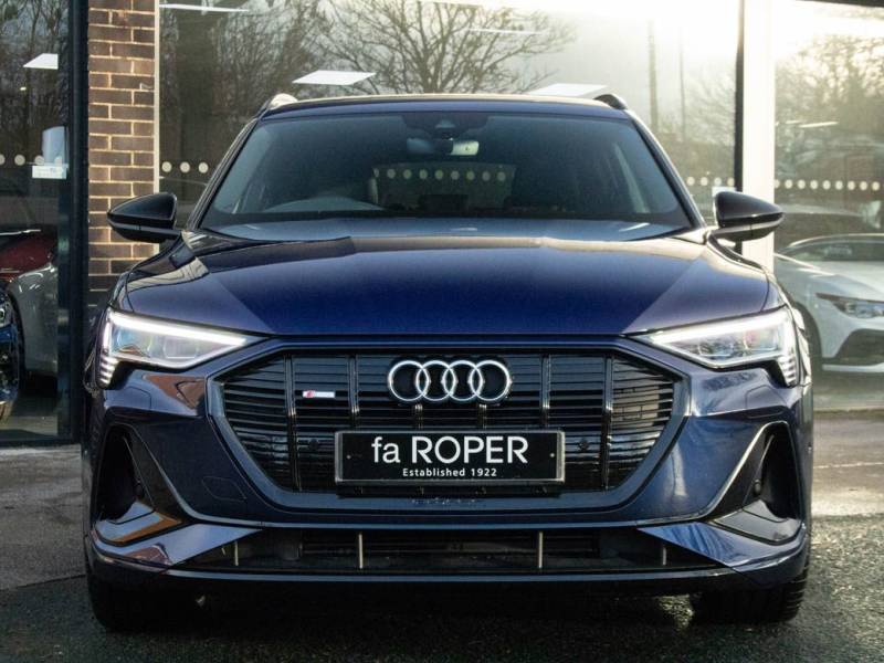 Audi E Tron   Registered:2022(72)