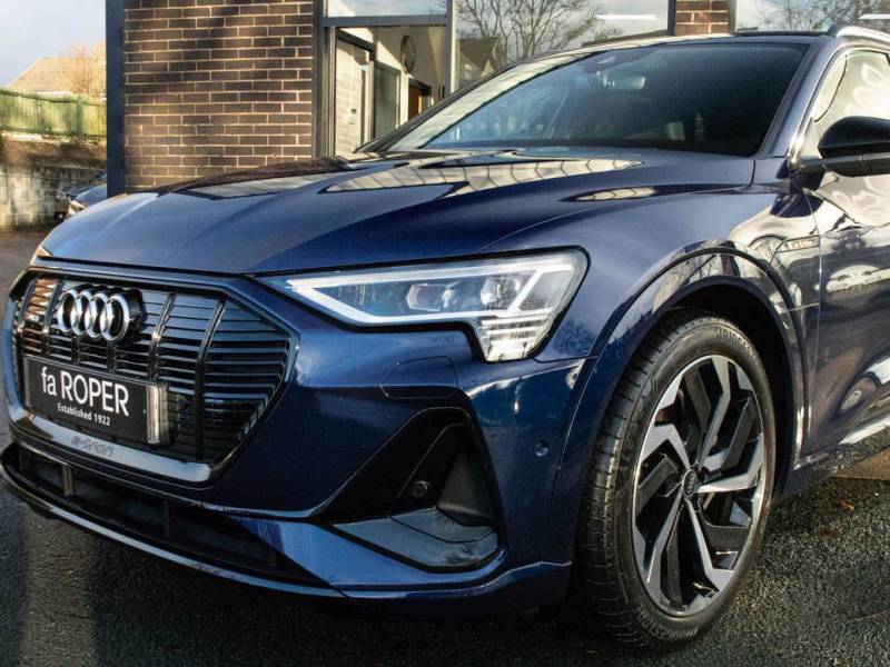 Audi E Tron   Registered:2022(72)