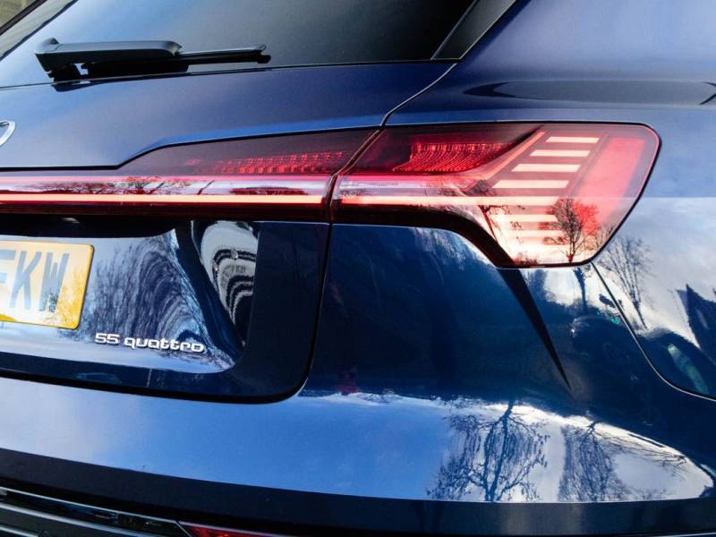 Audi E Tron   Registered:2022(72)