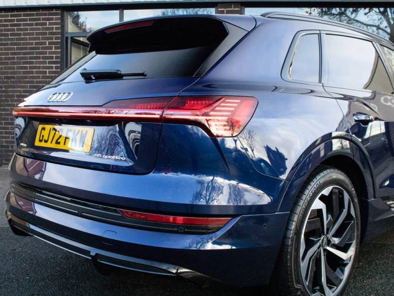 Audi E Tron   Registered:2022(72)