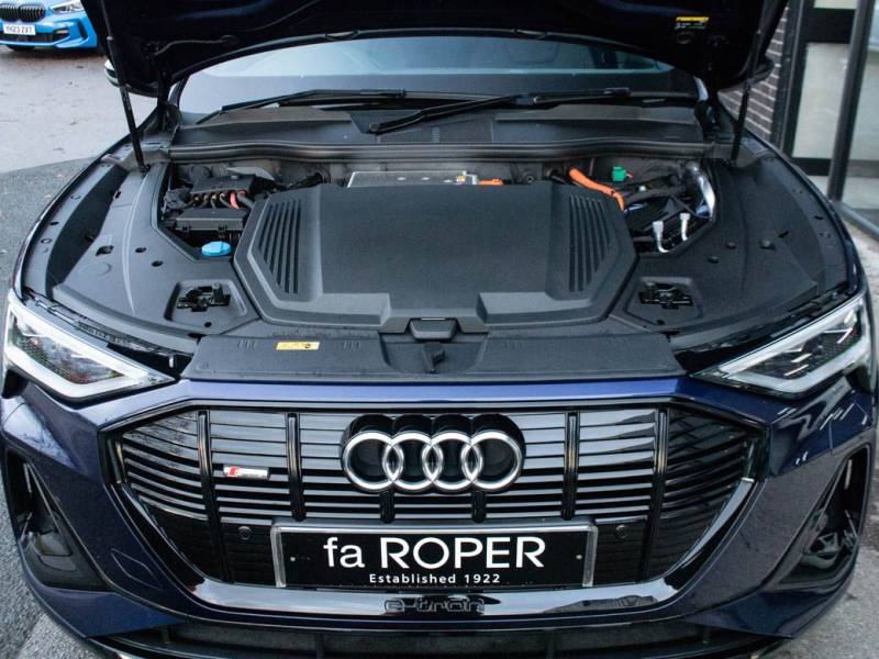 Audi E Tron   Registered:2022(72)