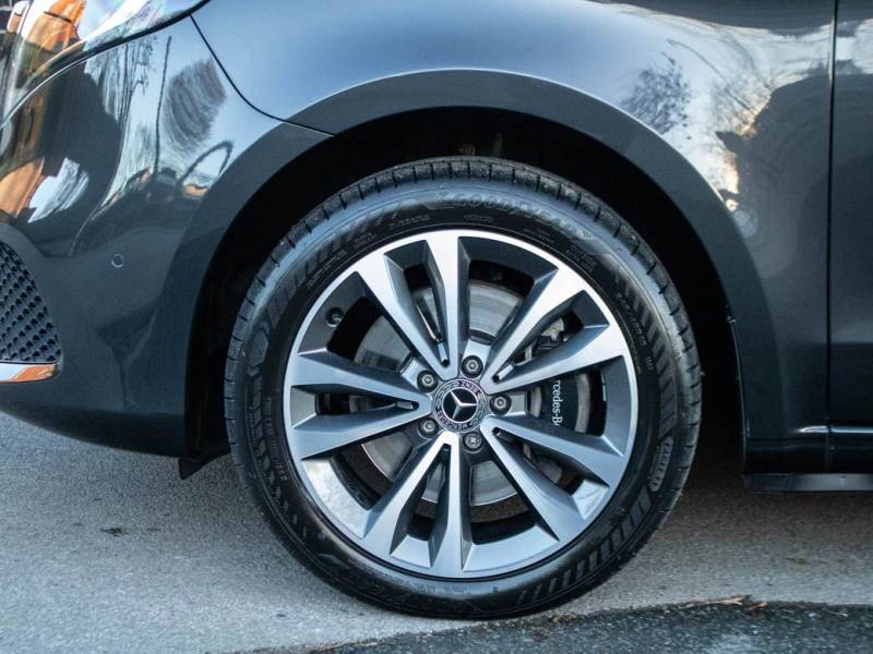 Mercedes Benz V Class   Registered:2022(72)