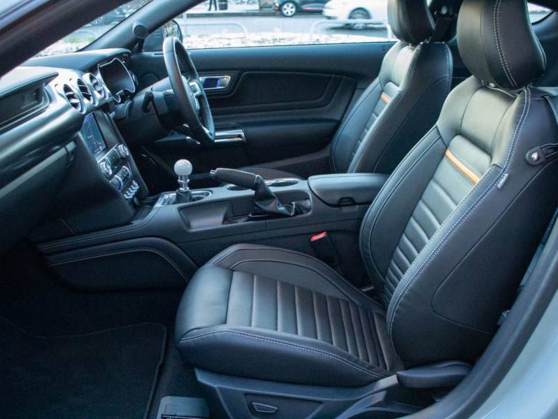 Ford Mustang   Registered:2022(72)