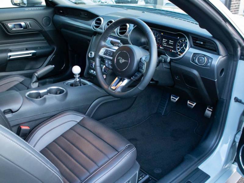 Ford Mustang   Registered:2022(72)