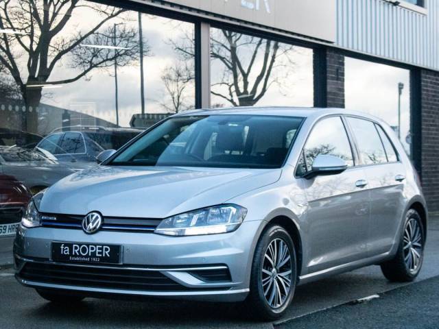 Volkswagen Golf 1.5 TSI EVO SE Nav Bluemotion Technology 5 door 130ps Hatchback Petrol Tungsten Silver Metallic
