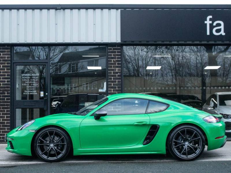 Porsche Cayman 718   Registered:2021(21)