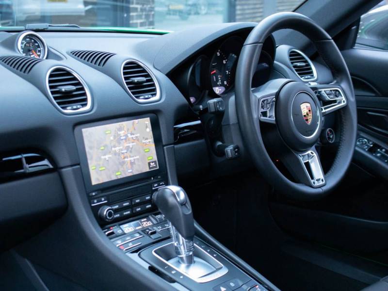 Porsche Cayman 718   Registered:2021(21)