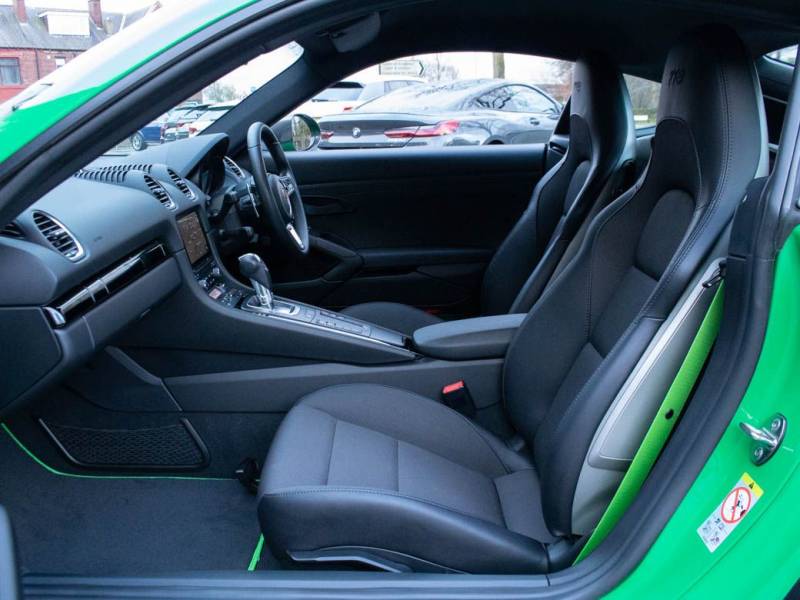 Porsche Cayman 718   Registered:2021(21)