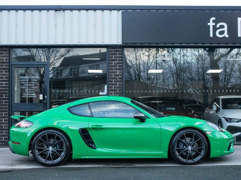 Porsche Cayman 718   Registered:2021(21)