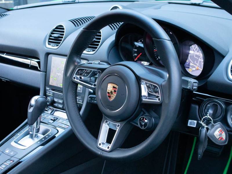 Porsche Cayman 718   Registered:2021(21)