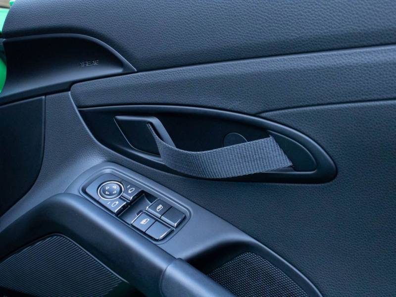 Porsche Cayman 718   Registered:2021(21)