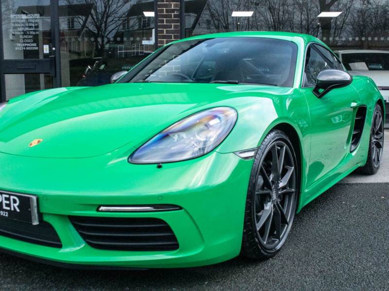 Porsche Cayman 718   Registered:2021(21)