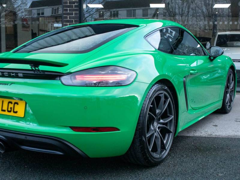 Porsche Cayman 718   Registered:2021(21)