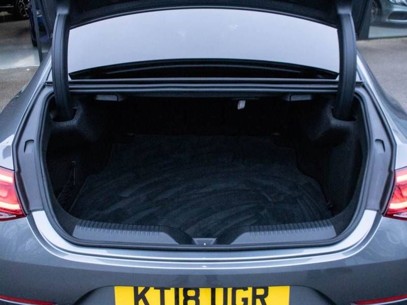 Mercedes Benz CLS   Registered:2018(18)