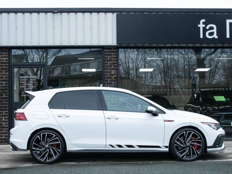 Volkswagen Golf   Registered:2023(72)