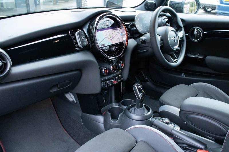 MINI Hatchback   Registered:2022(71)