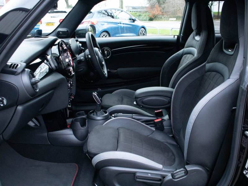 MINI Hatchback   Registered:2022(71)